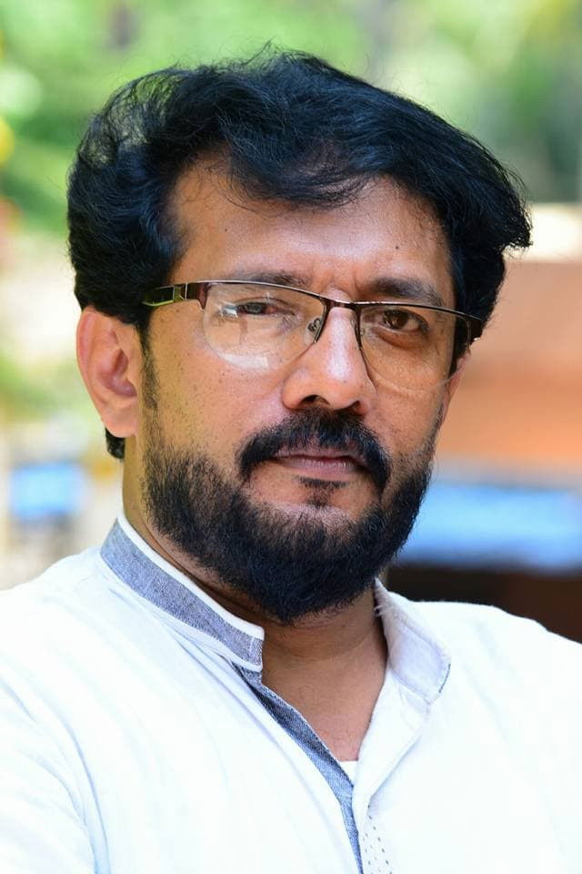 M Hajamoinu backdrop