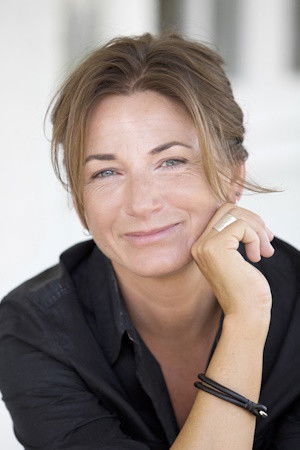 Victoria Midwinter Pitt backdrop