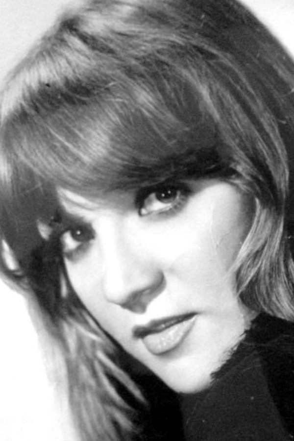 Mónica Lander backdrop