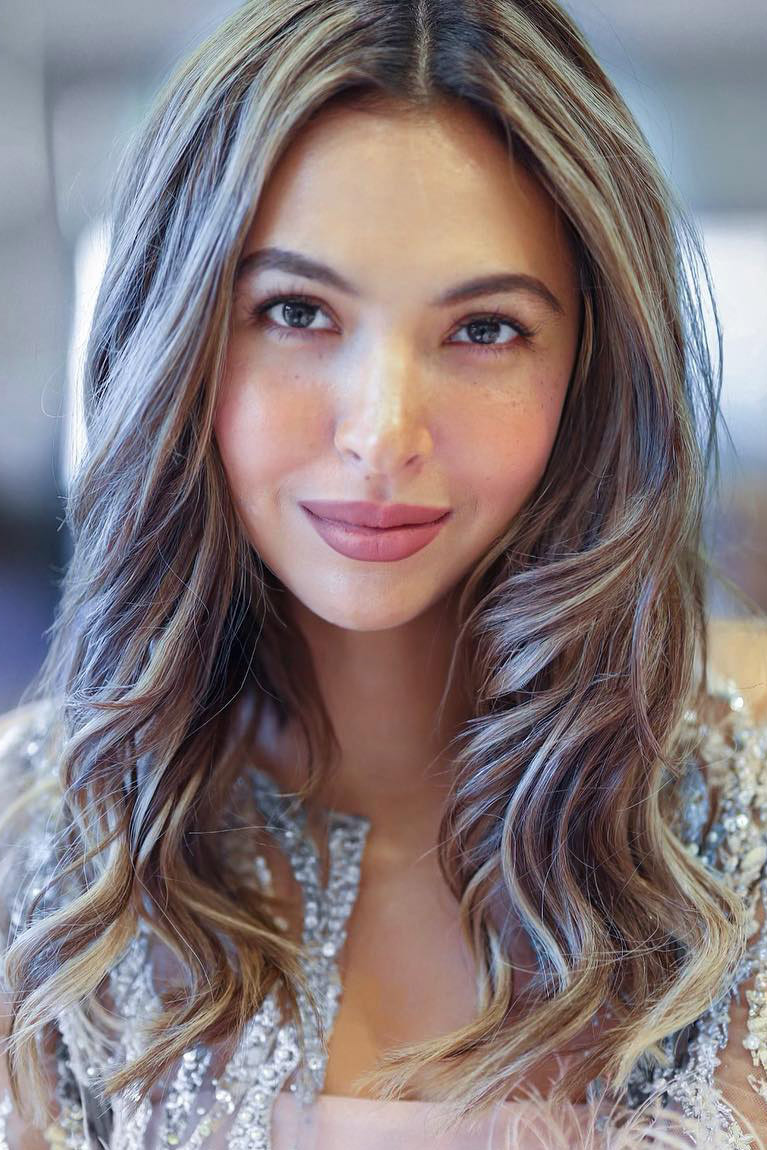 Maggie Wilson backdrop