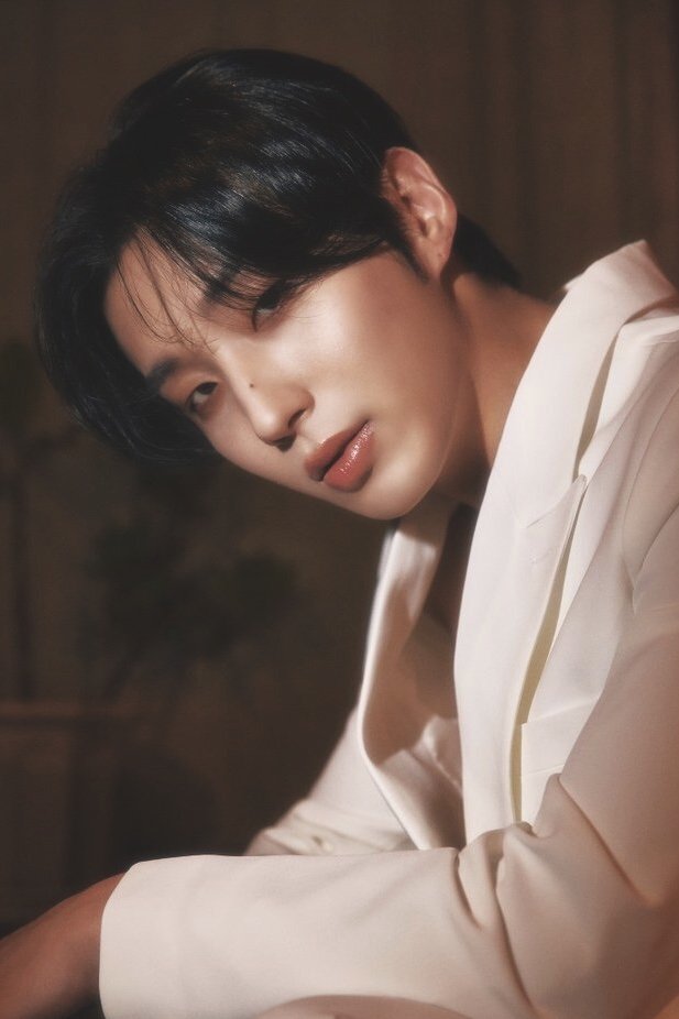 Moon Jong-up backdrop