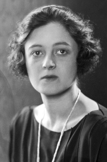 Meggie Albanesi backdrop