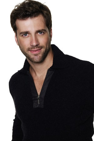 Augusto Vargas backdrop