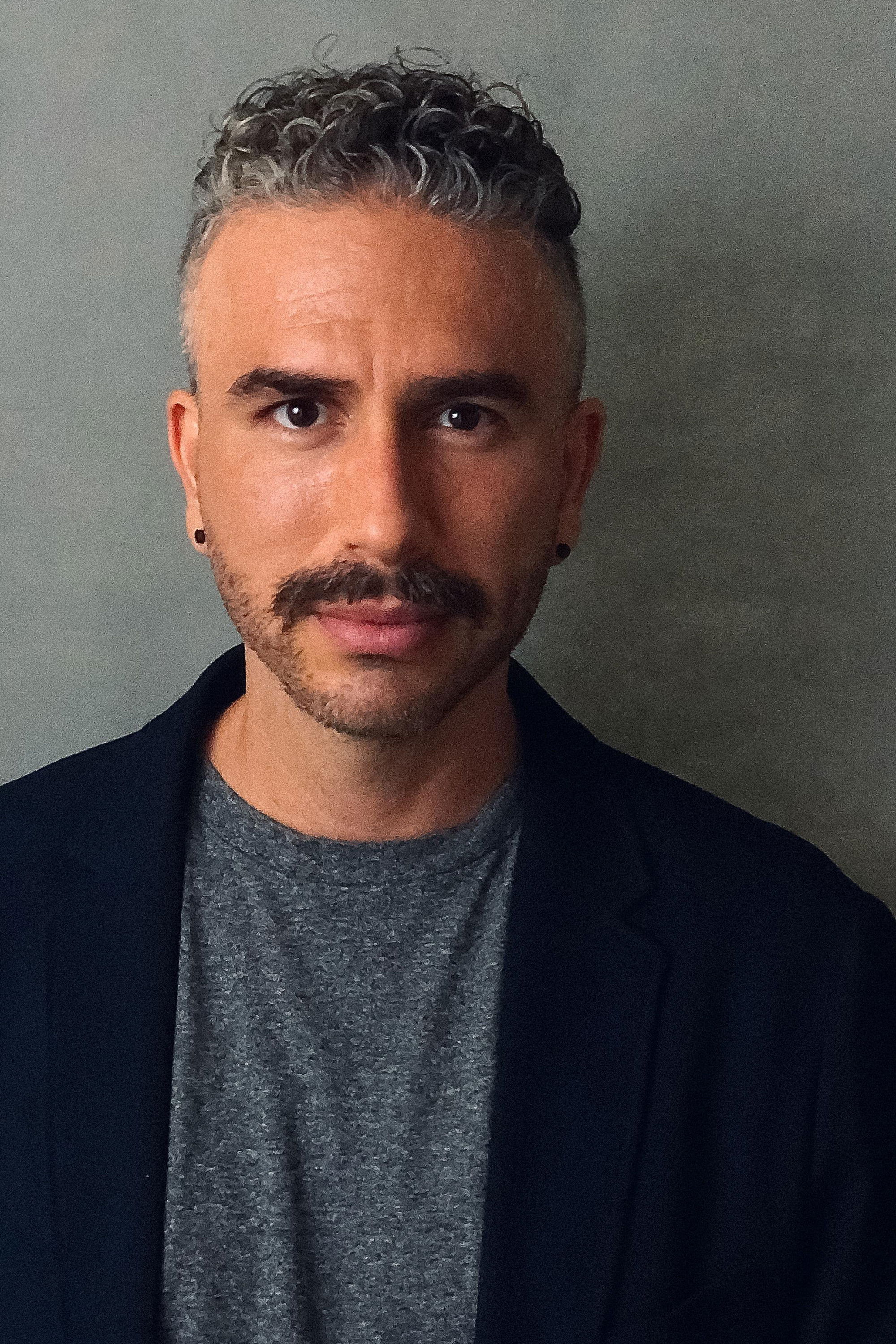 Ruben Navarro backdrop