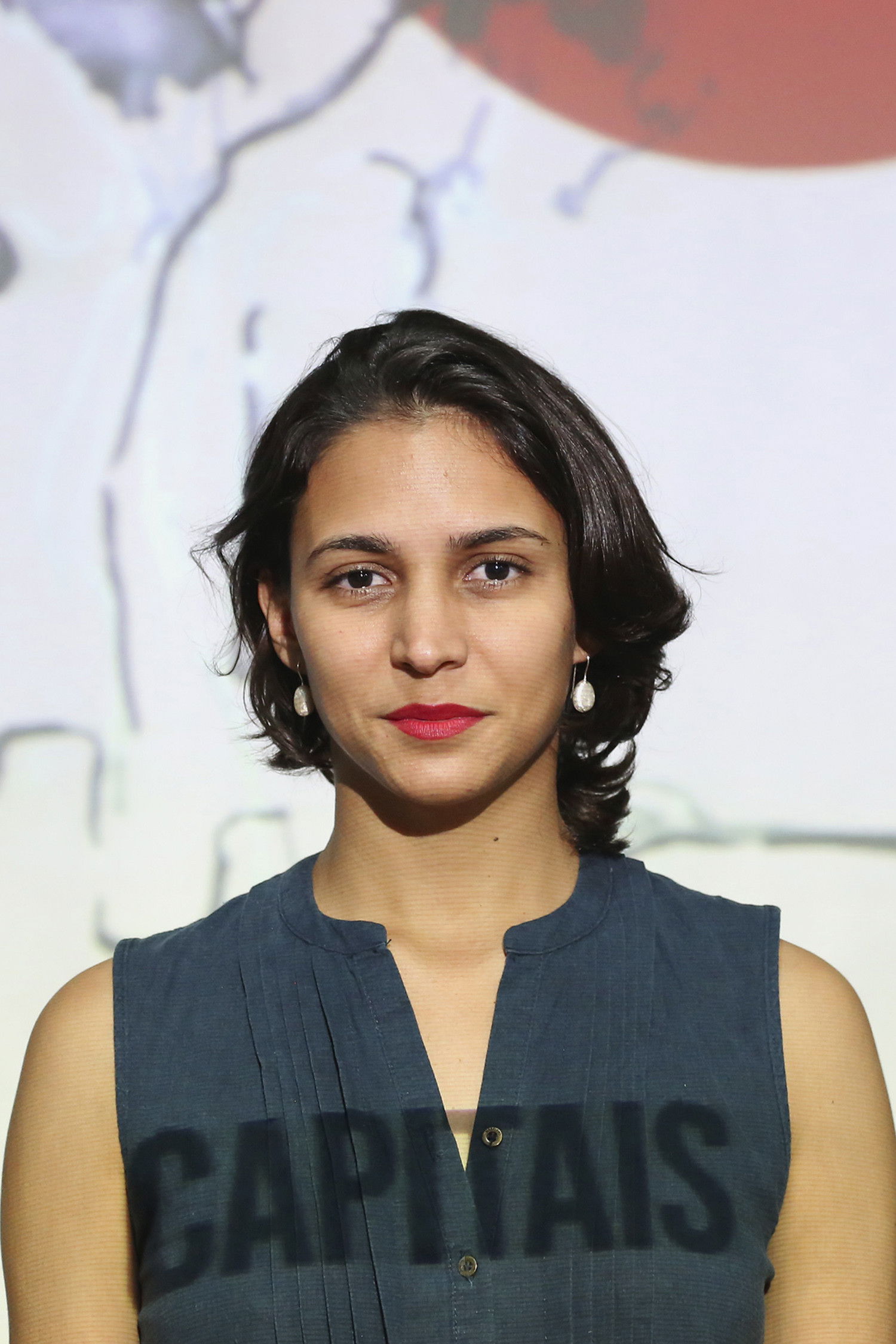 Kamilla Medeiros backdrop