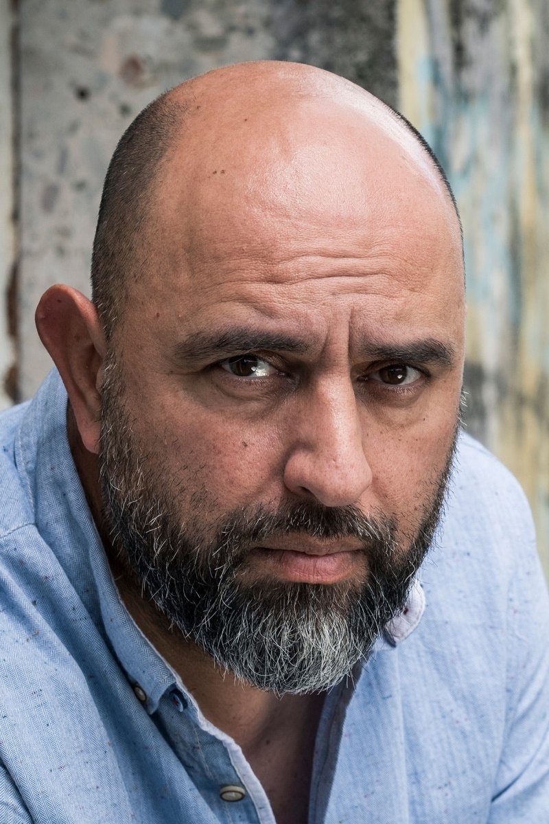 Serdar Somuncu backdrop