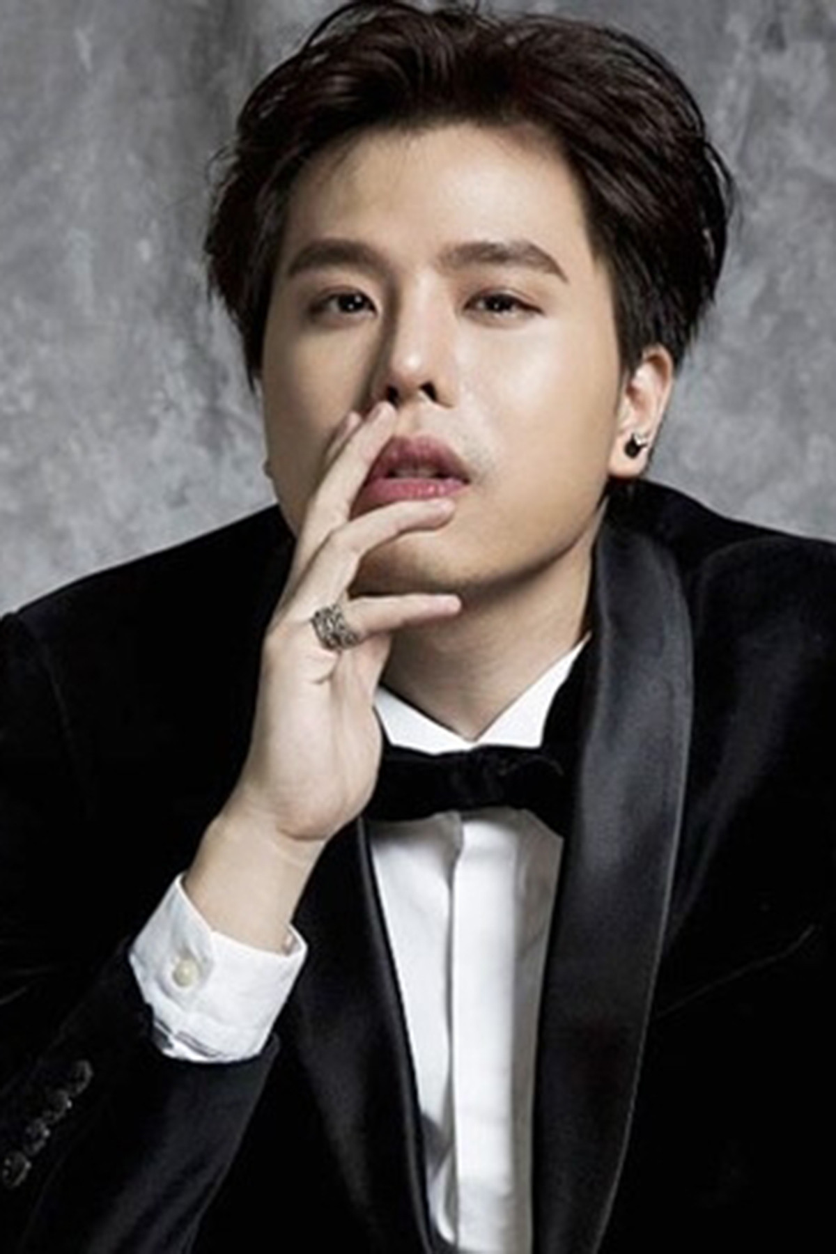 Trịnh Thăng Bình backdrop