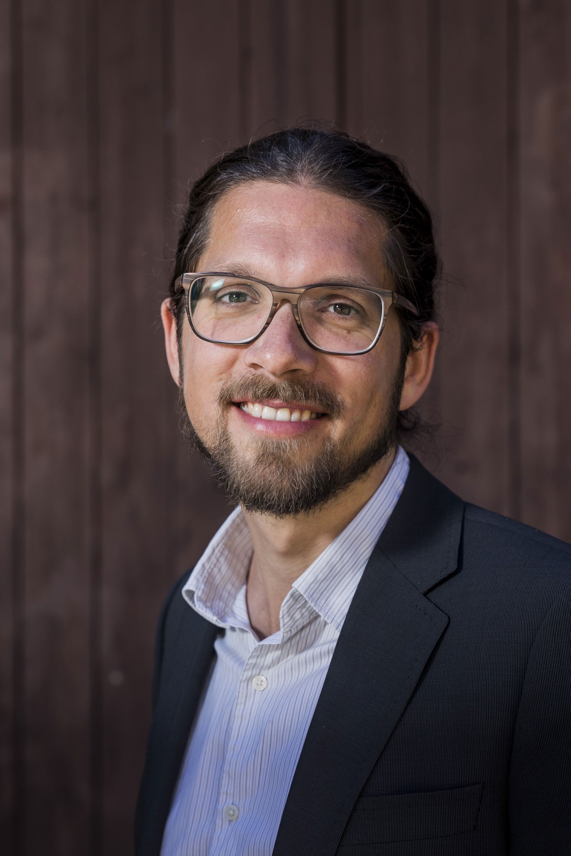 Arto Sebastian backdrop