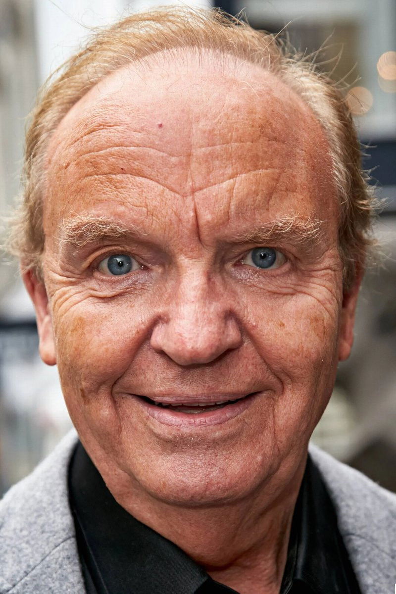 Tonny Landy backdrop