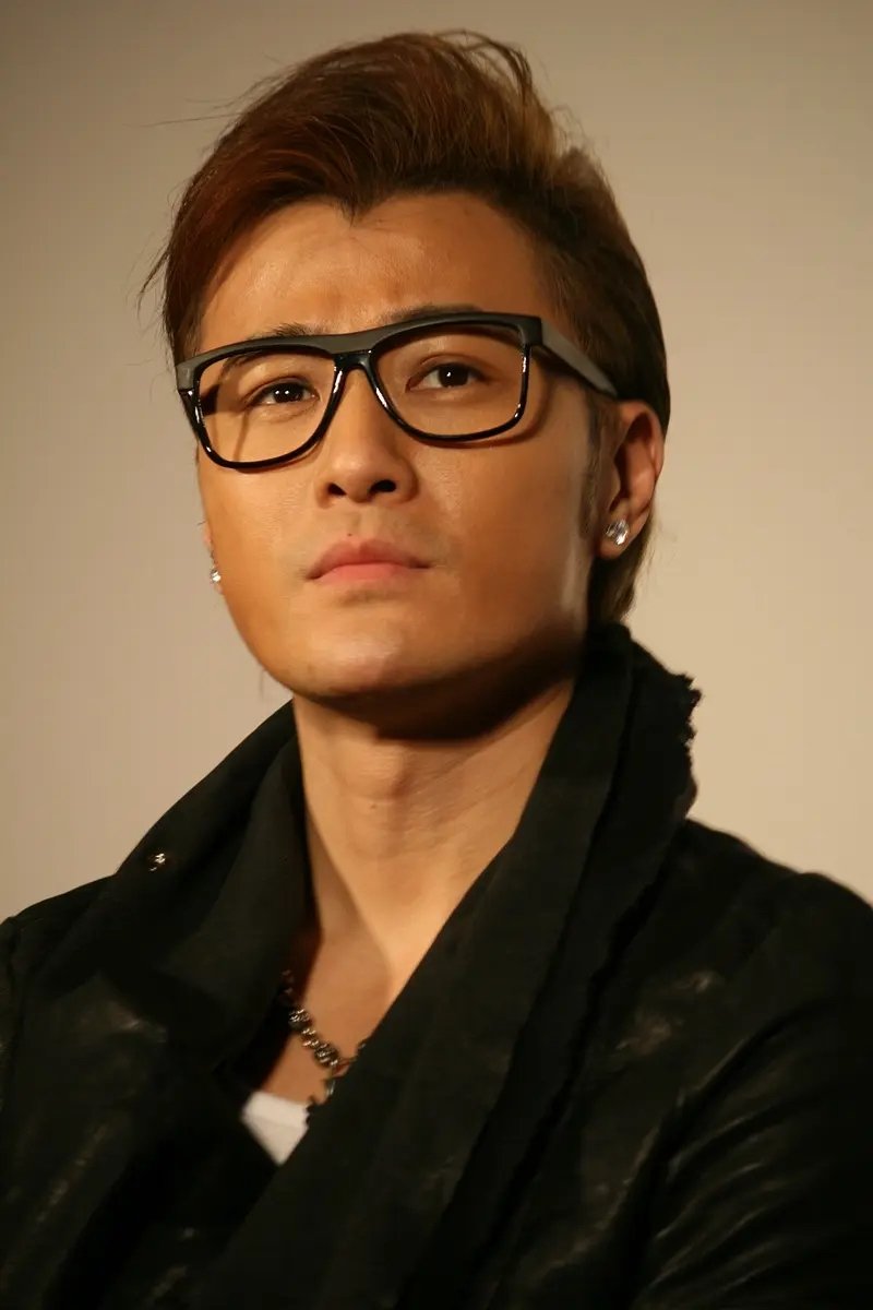 Ambrose Hui backdrop