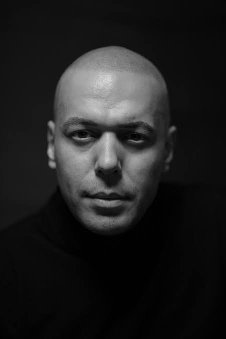 Hossein Molayemi backdrop