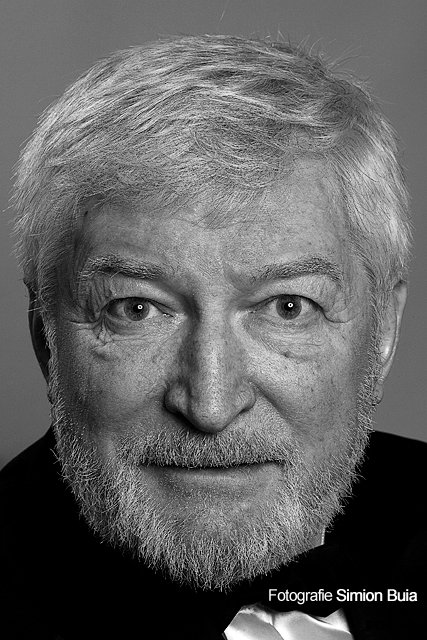 Eusebiu Ștefănescu backdrop