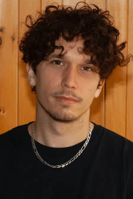 Xhonatan Bëliu-Sir backdrop