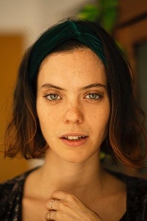 Camila Pizzo backdrop