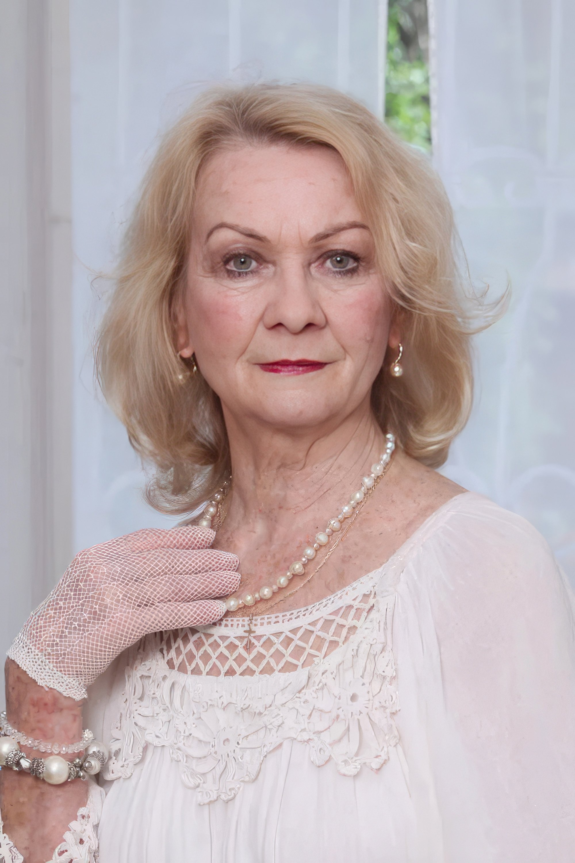 Eva Mária Chalupová backdrop