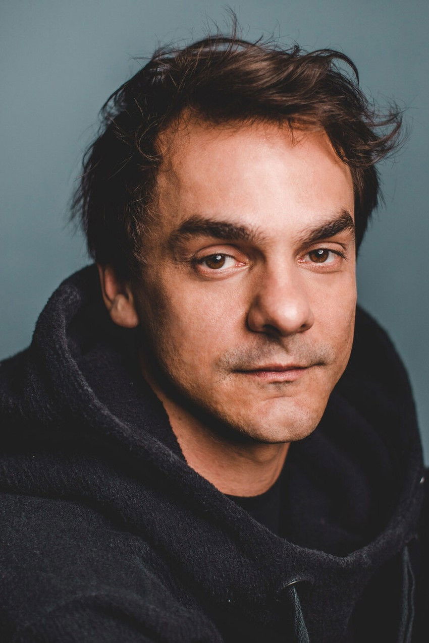 Saulo Segreto backdrop