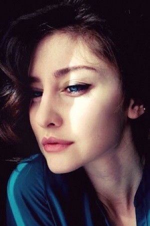 Zanda Kakaliya backdrop