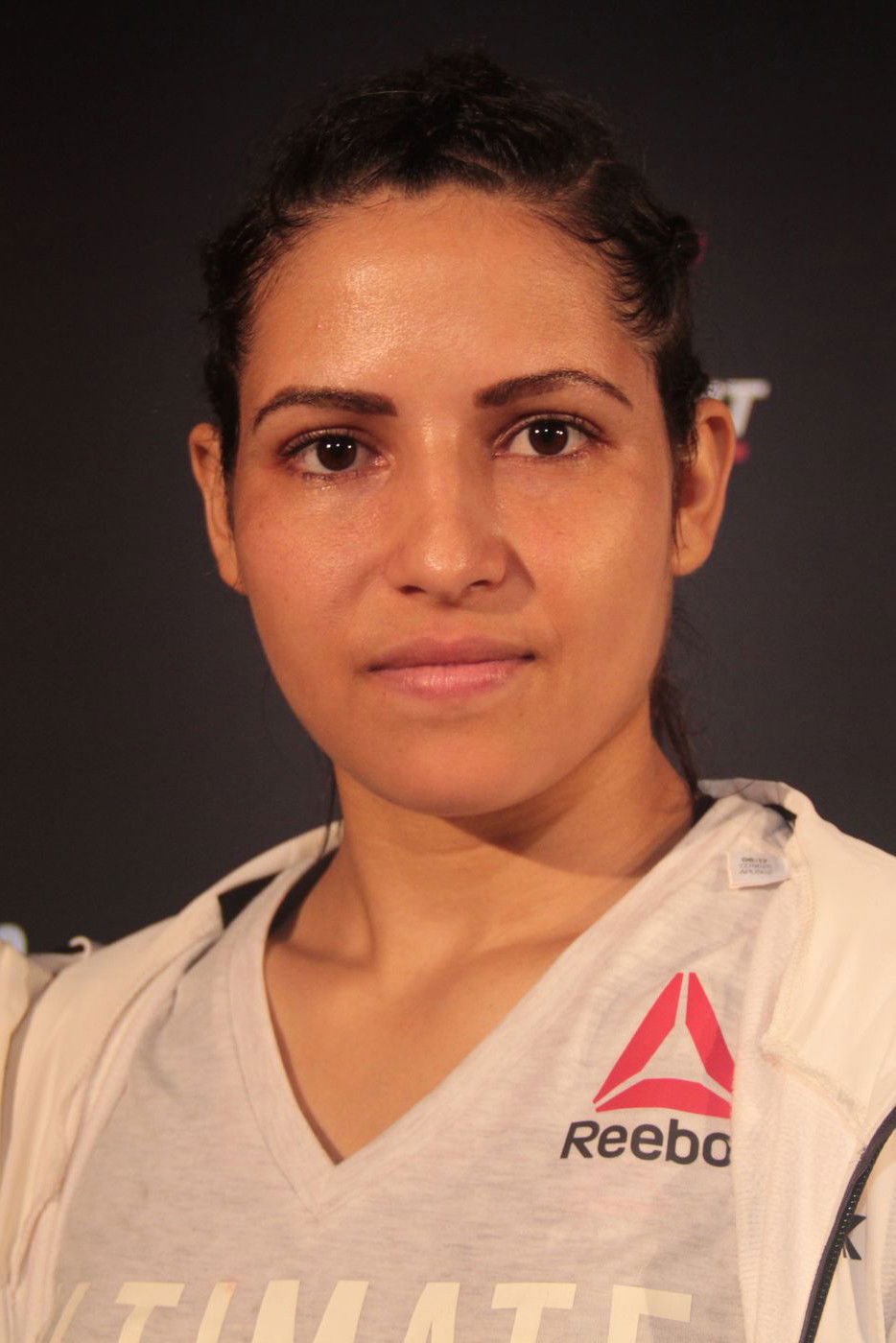 Polyana Viana backdrop