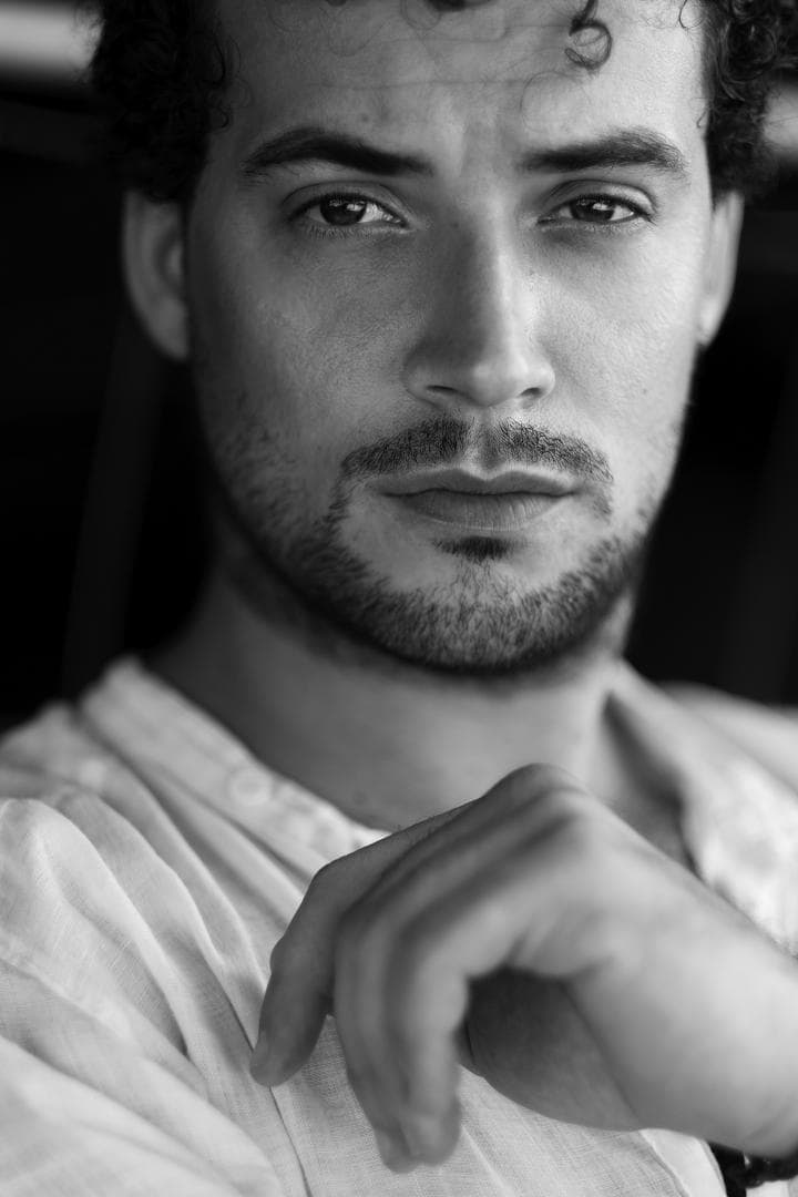 Bruno Di Kiara backdrop