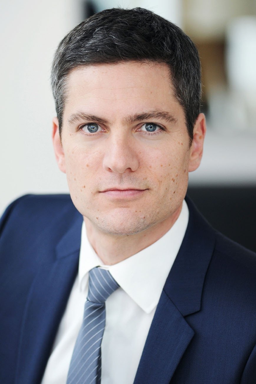 Ingo Zamperoni backdrop