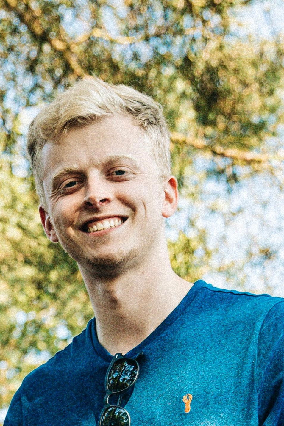 Calum Menzies backdrop