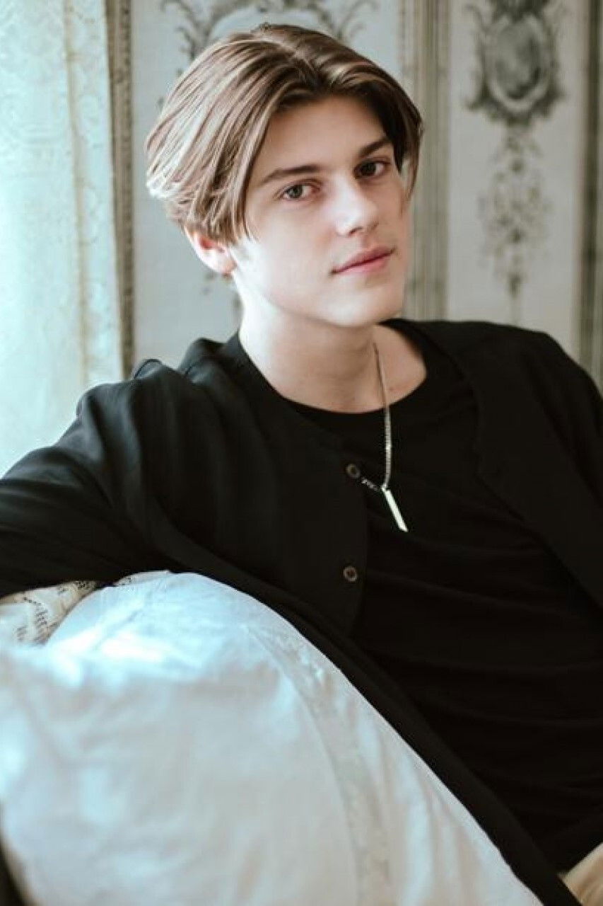 Ruel Van Dijk backdrop