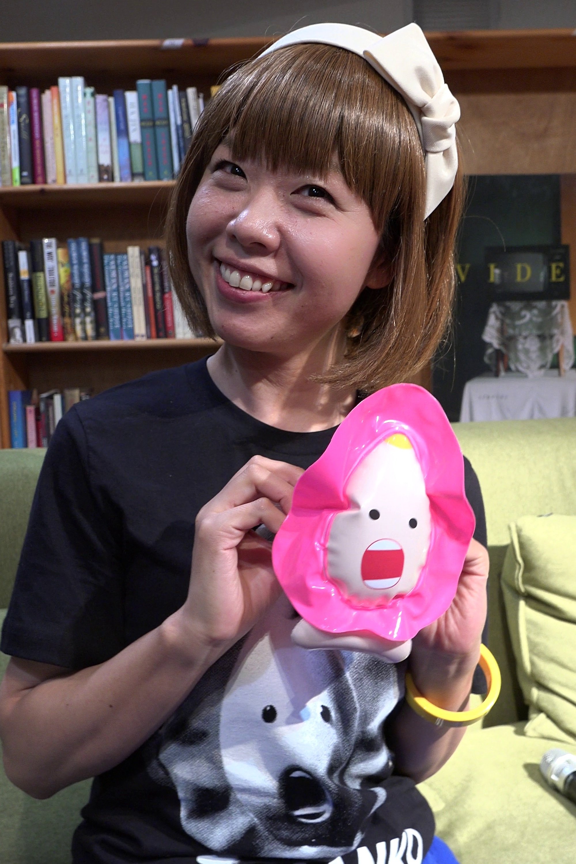 Rokudenashiko backdrop