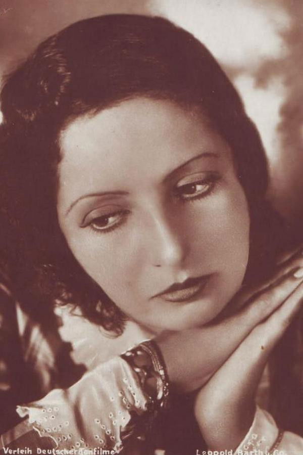 Hella Kürty backdrop