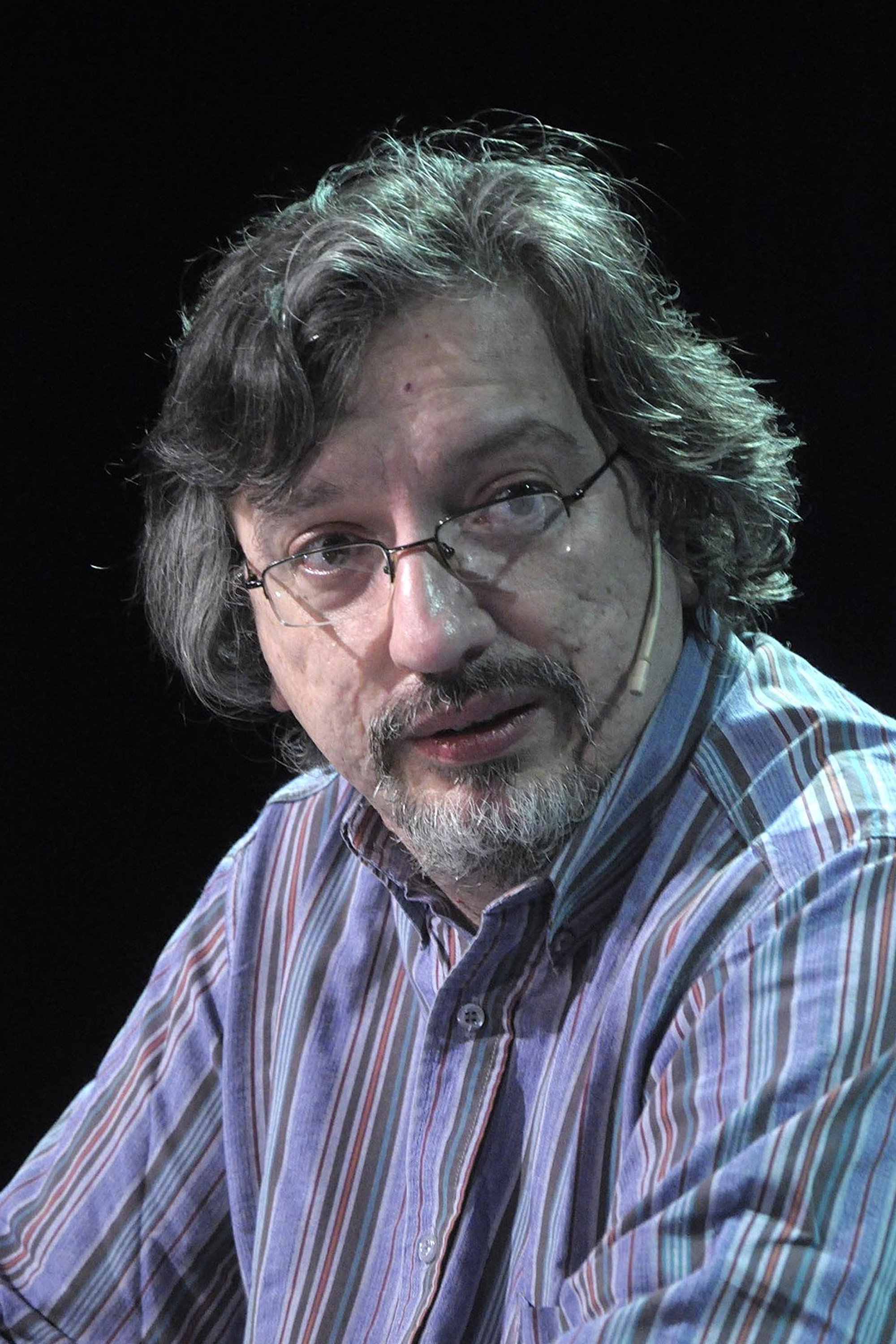 Sergio Olguín backdrop