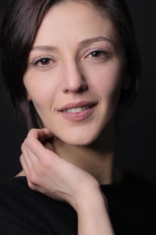 Deniz İnanç backdrop