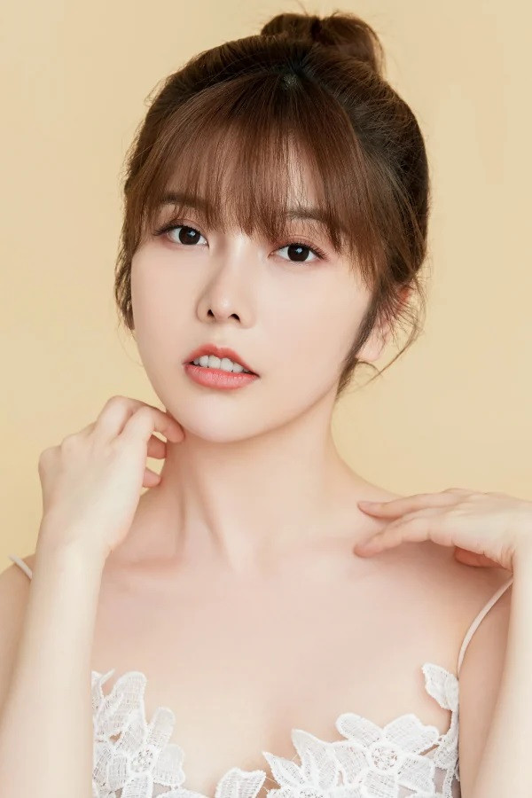 Wang Jiahui backdrop