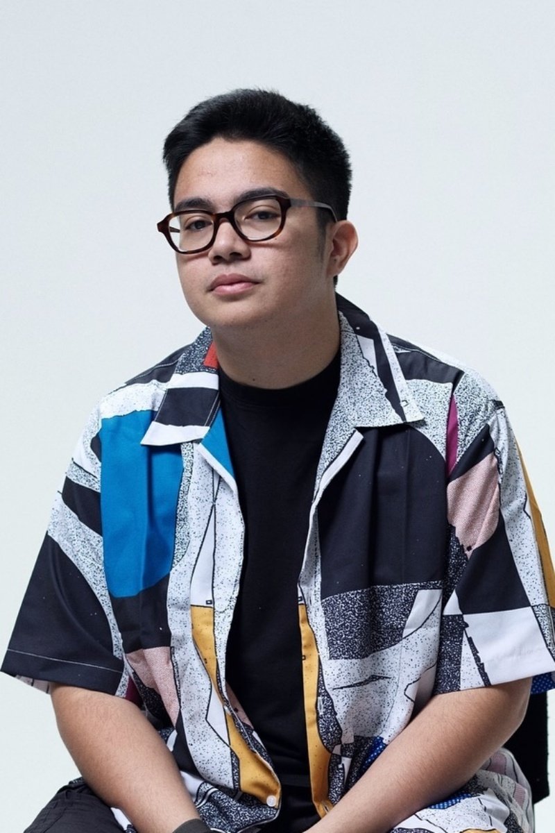 Umay Shahab backdrop