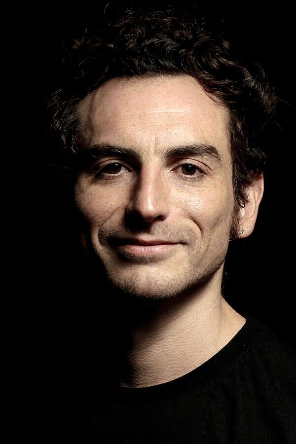 Nicolás Zárate backdrop