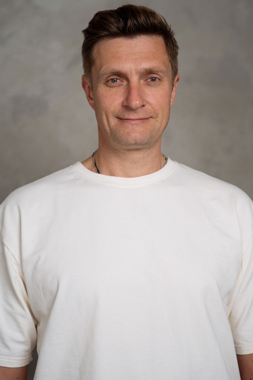 Ruslan Chernetskiy backdrop