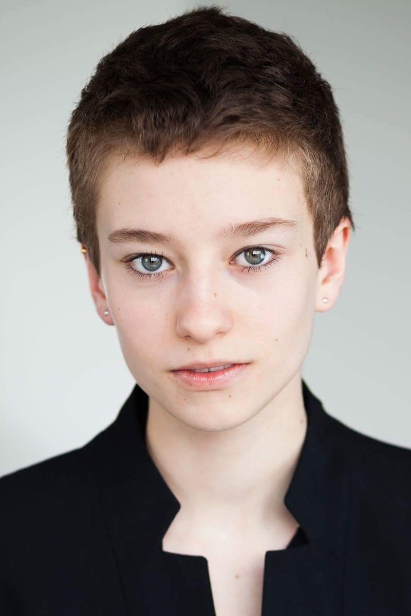 Éléonore Loiselle backdrop