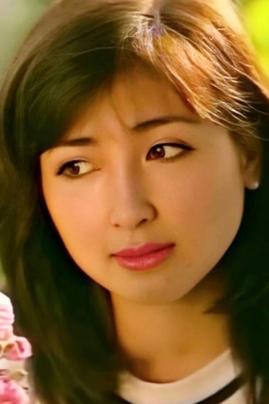 Khánh Huyền backdrop