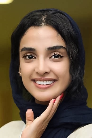 Elahe Hesari backdrop