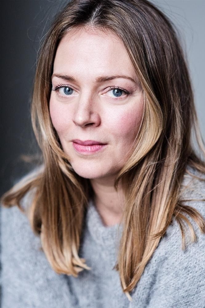 Dejzi Bëumont backdrop