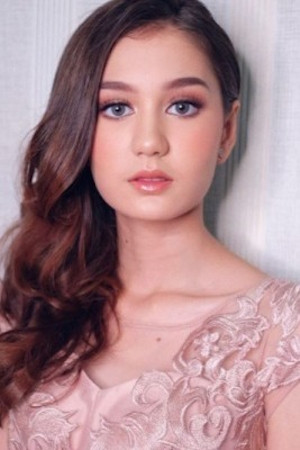 Zoe Abbas Jackson backdrop