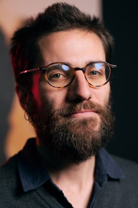 Maxime Martinot backdrop