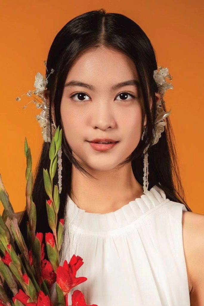 Greesella Adhalia backdrop