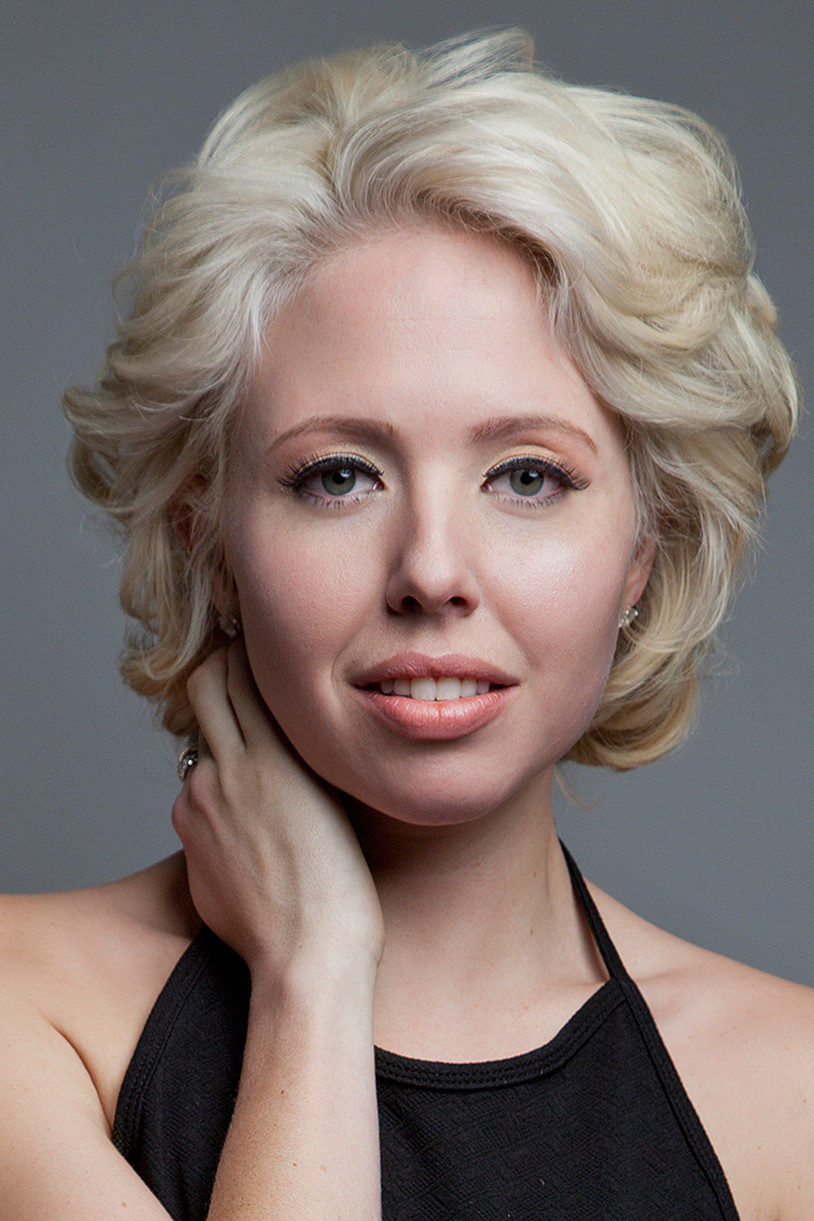 Chloe Lowery backdrop