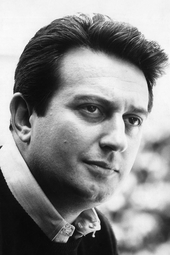 Alberto Lionello backdrop