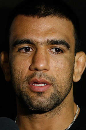 Leandro Issa backdrop