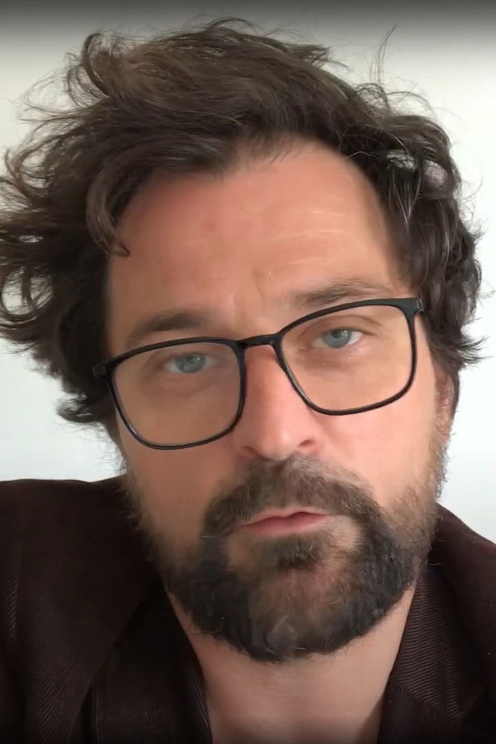 Léo Maillard backdrop