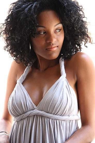 Aline Nepomuceno backdrop