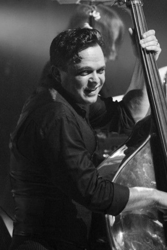 Dominic Davis backdrop