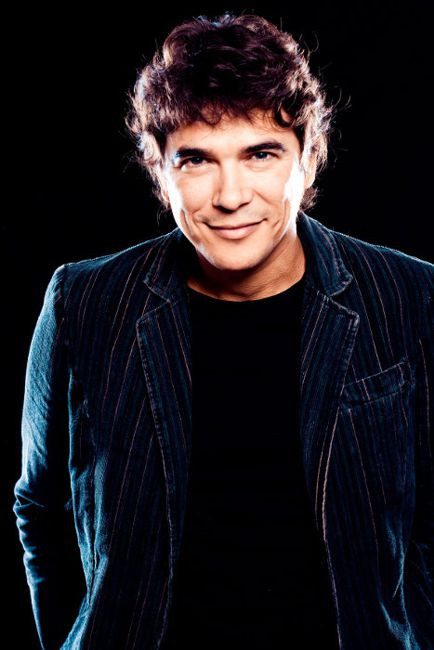 Milton Guedes backdrop