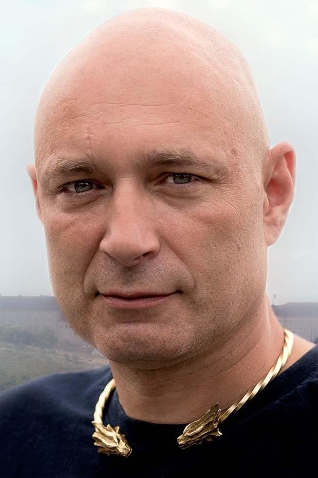 Daniel Landa backdrop