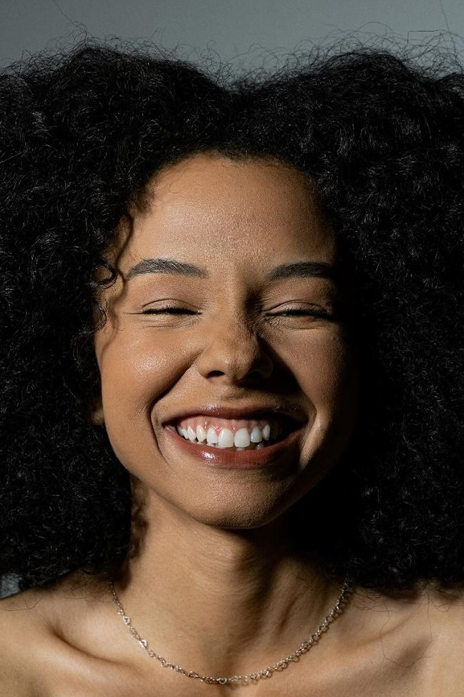 Beatriz Oliveira backdrop